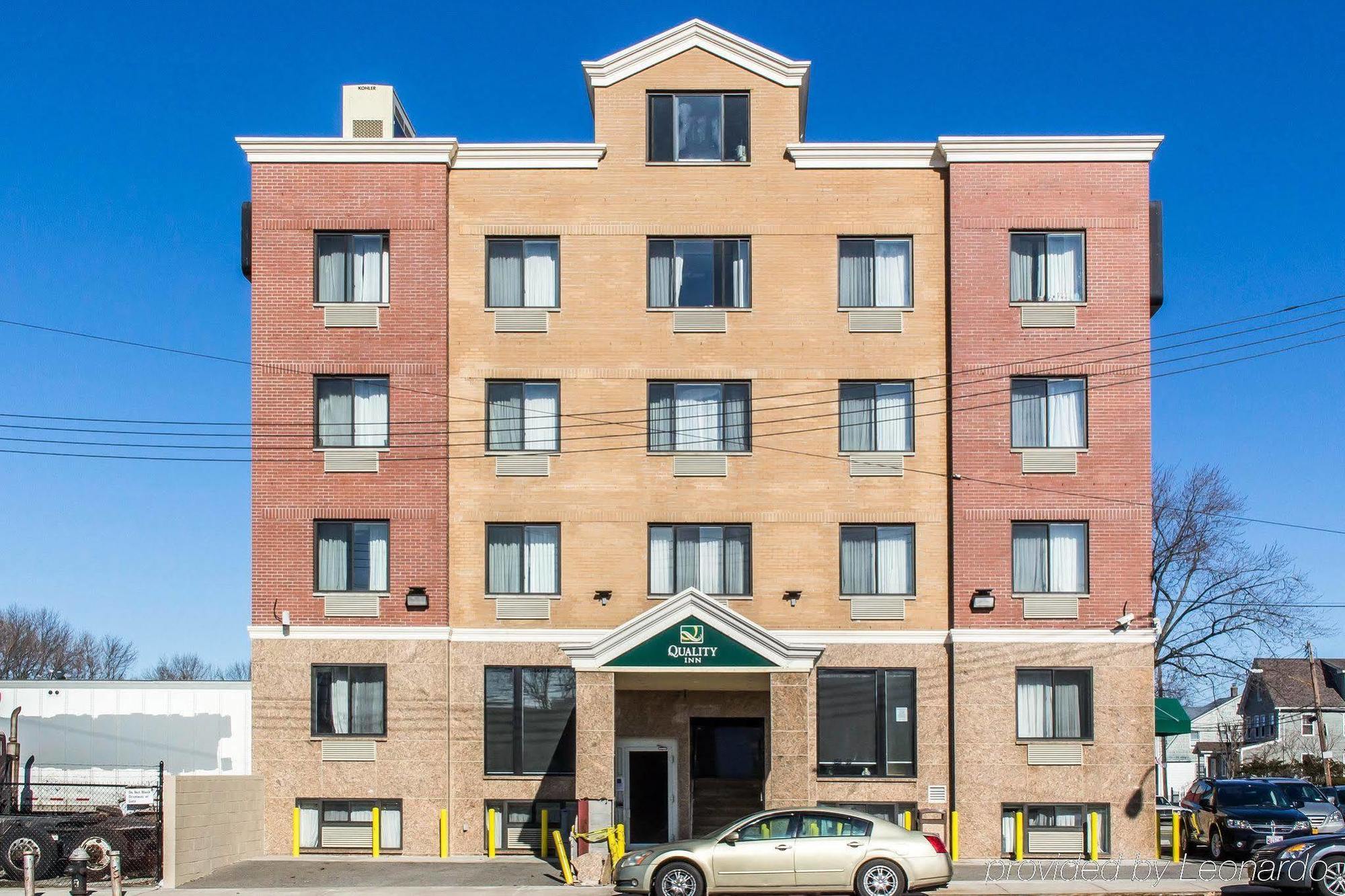 Paramount Hotel Floral Park