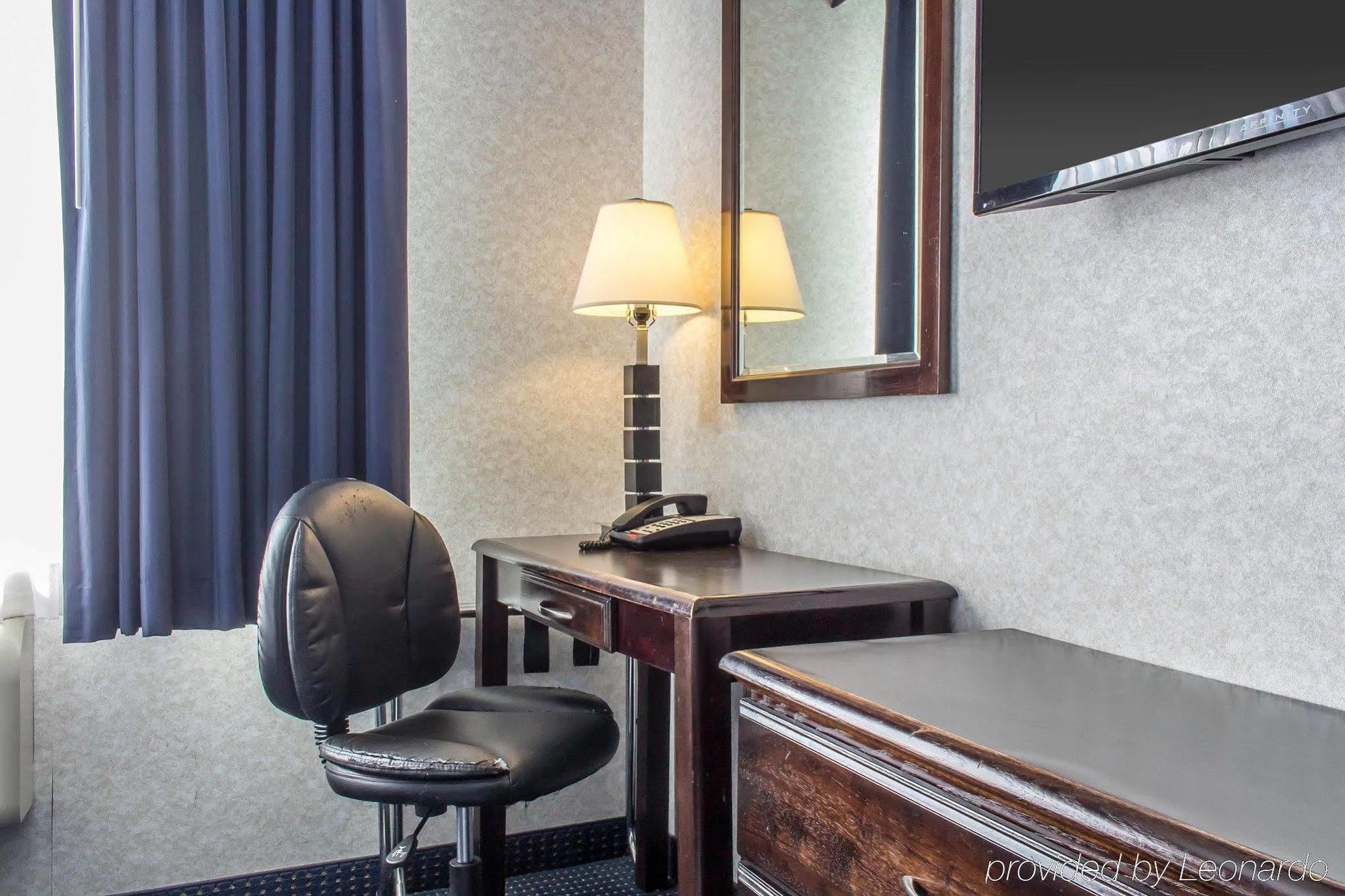 Paramount Hotel Floral Park