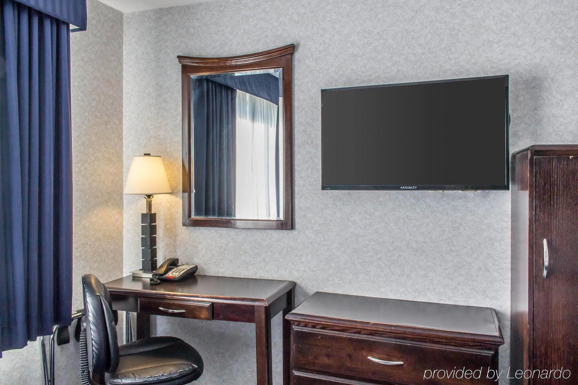 Paramount Hotel Floral Park