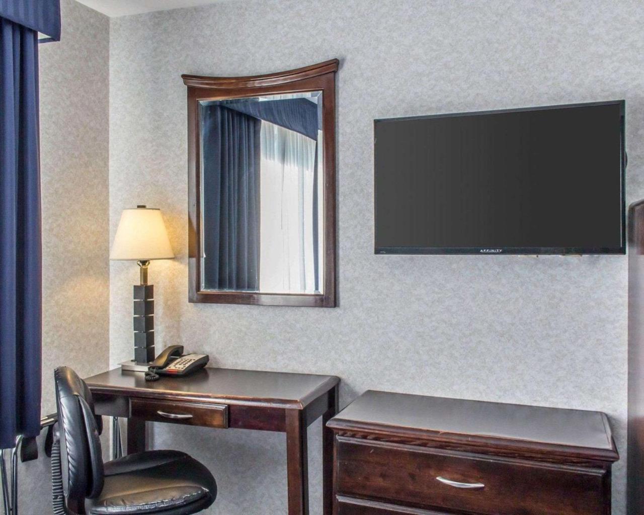Hotel Paramount Floral Park