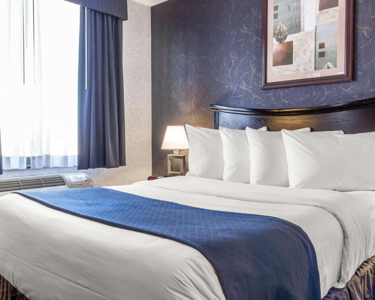 Paramount Hotel