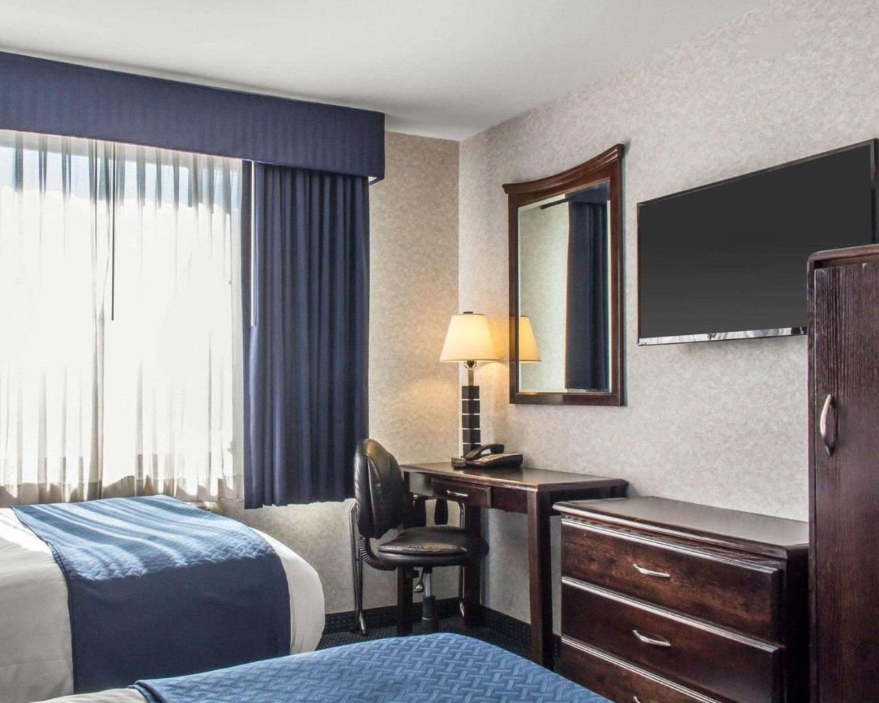 Hotel Paramount Floral Park