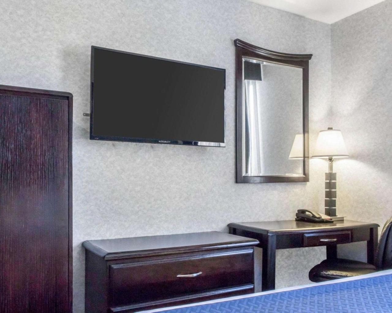 Paramount Hotel Floral Park