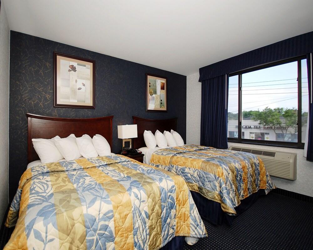 Paramount Hotel 2*
